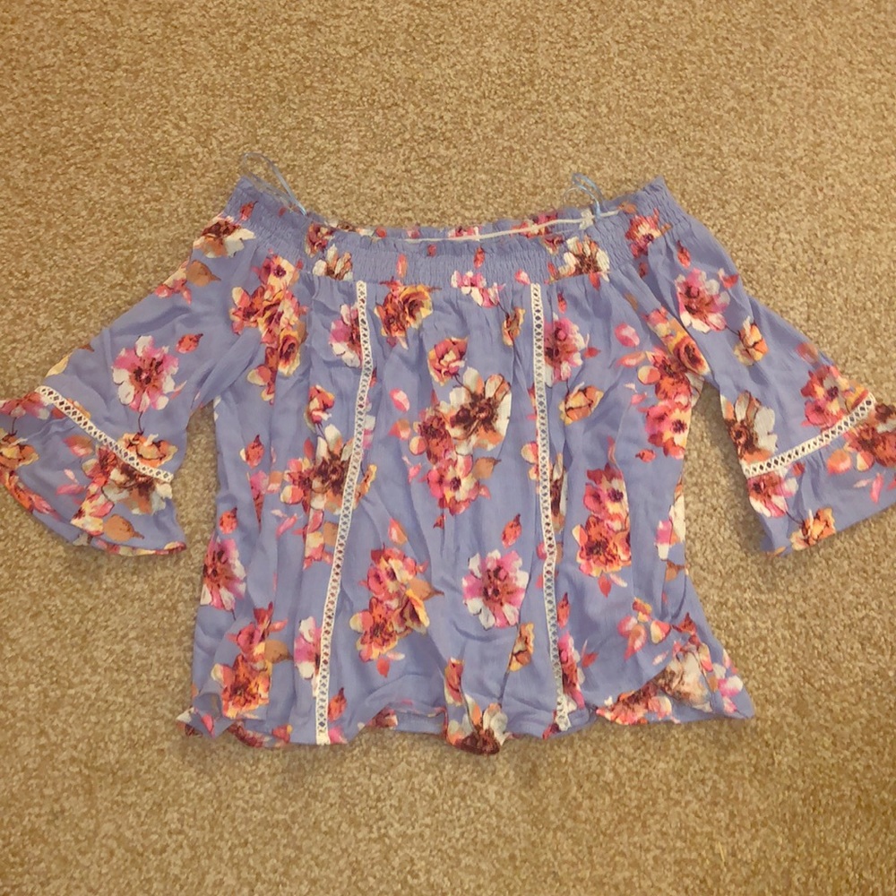 Altar’d State floral off the shoulder blouse 🌸